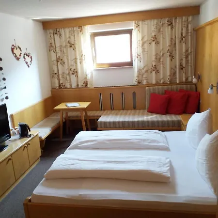 Aparthotel Garni St Valentin 3*