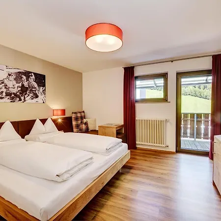 Garni St Valentin Aparthotel 3*